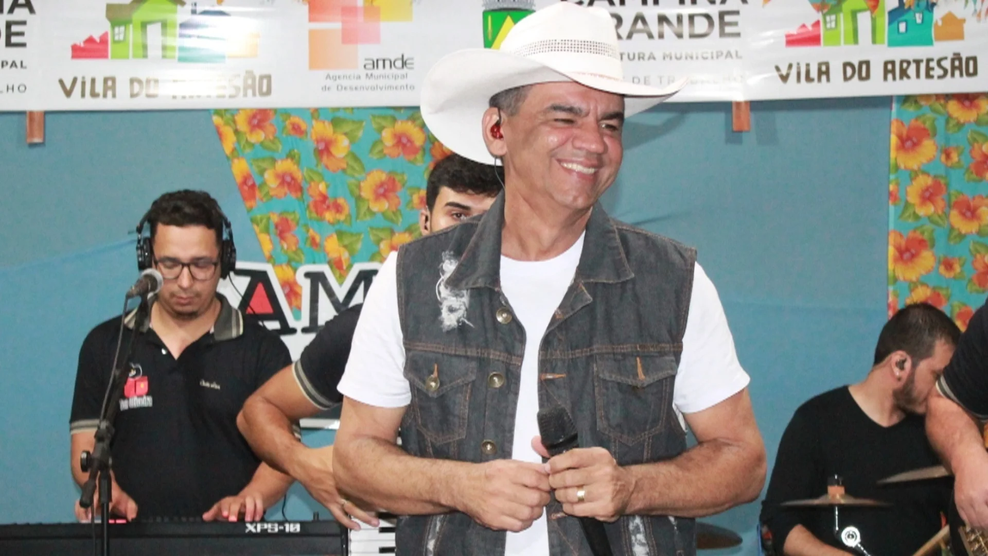 Ton Oliveira agita a Vila do Artesão em   parceria com o Stúdio 93 da Campina FM