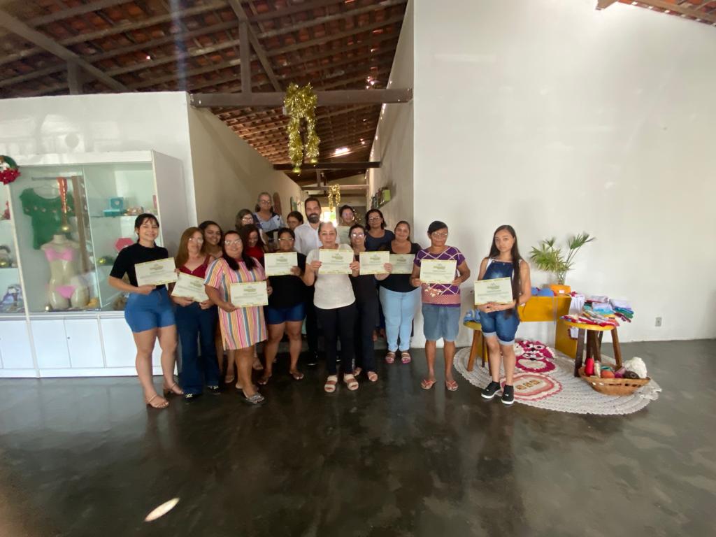 Capacita Campina: AMDE entrega certificados aos concluintes do curso gratuito de Arte em Crochê no distrito de São José da Mata
